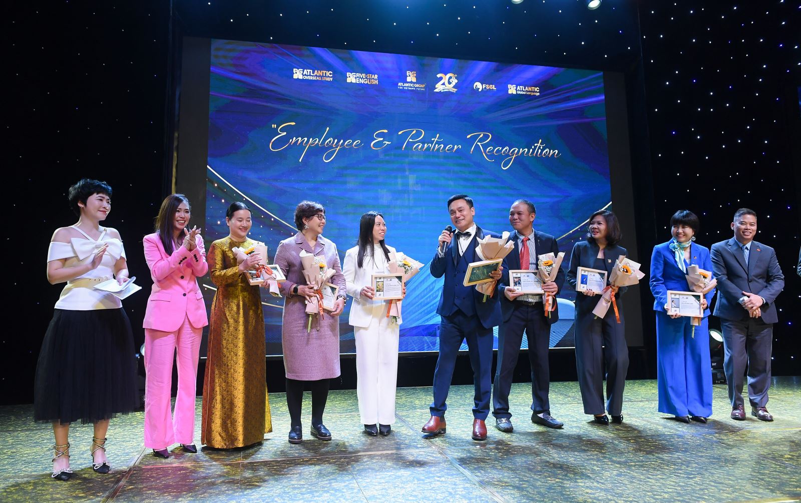 SẾP NGỌC LAN NGHẸN NGÀO TRI ÂN 