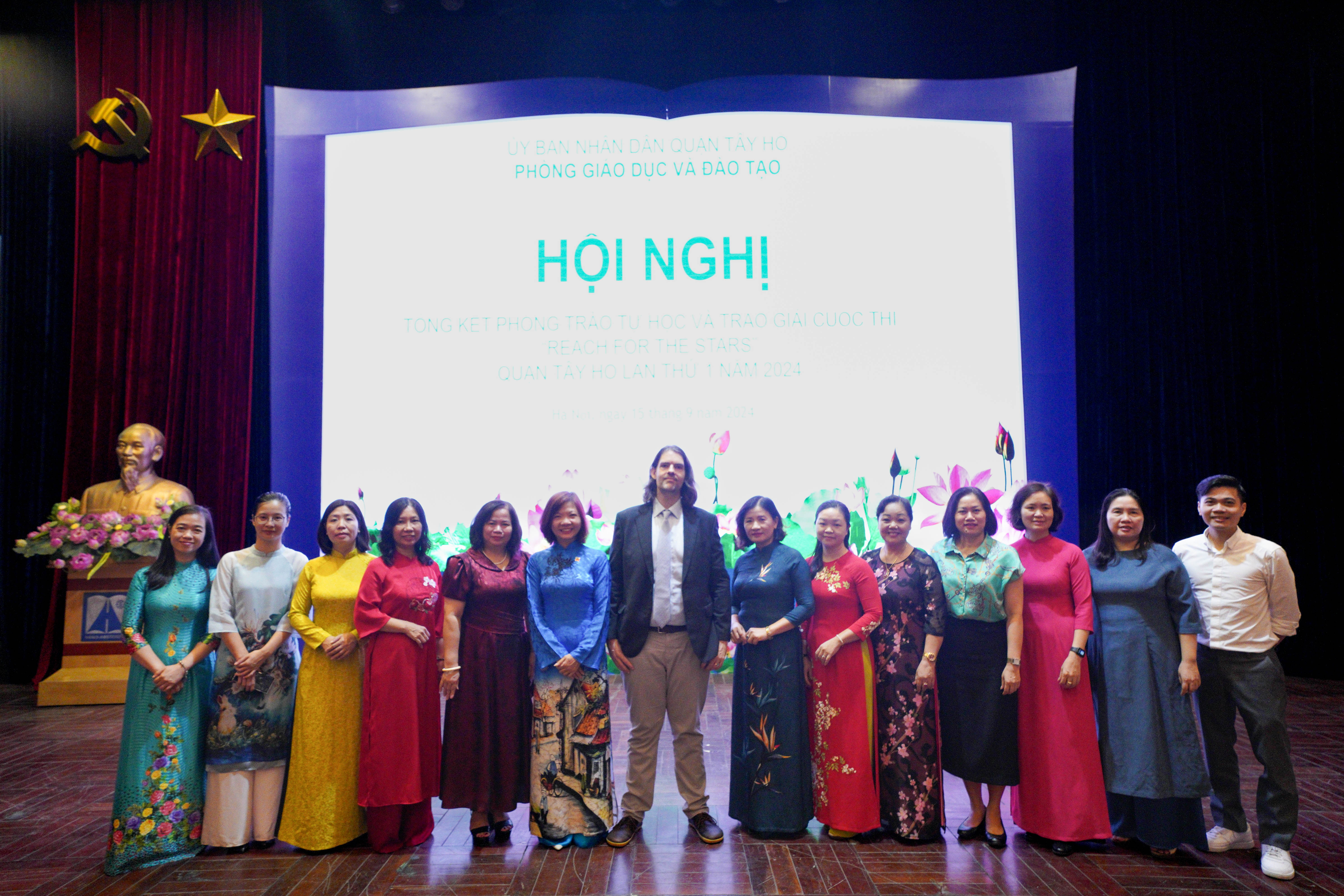 Tổng kết phong trào tự học quận Tây Hồ và công bố Quỹ Học bổng để học sinh bứt phá trình độ tiếng Anh chỉ với 8k/ngày trên FSEL